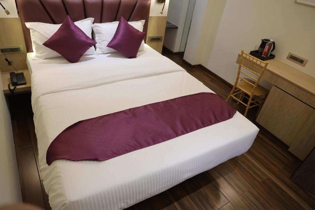 Vishal Hall Hotell Mumbai Eksteriør bilde